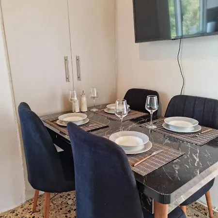 Hal House Nyaraló